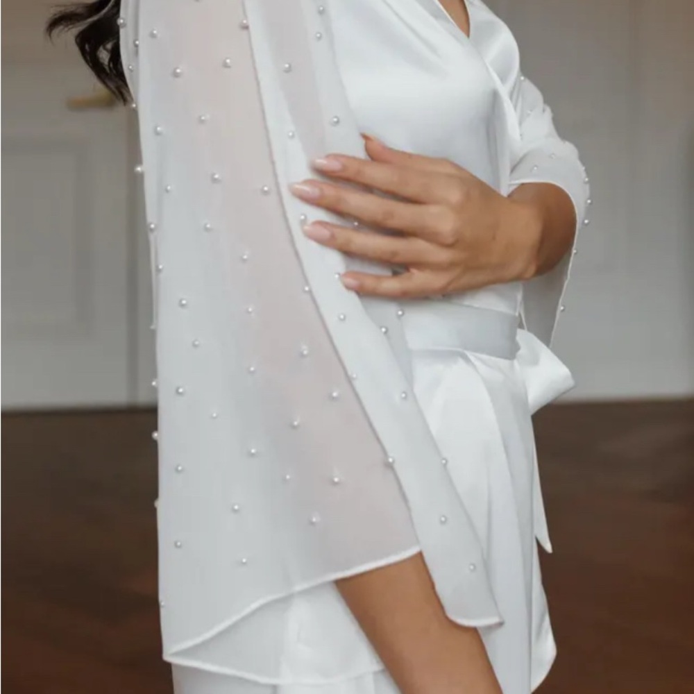 LEROSE Bridal White Pearl Robe and Short Set- NEVER WORN